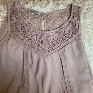 Women’s sleeveless top